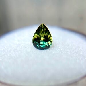 0.75 CT Natural MONTANA SAPPHIRE Untreated Bi-Color Yellow/Teal Green Gemstone
